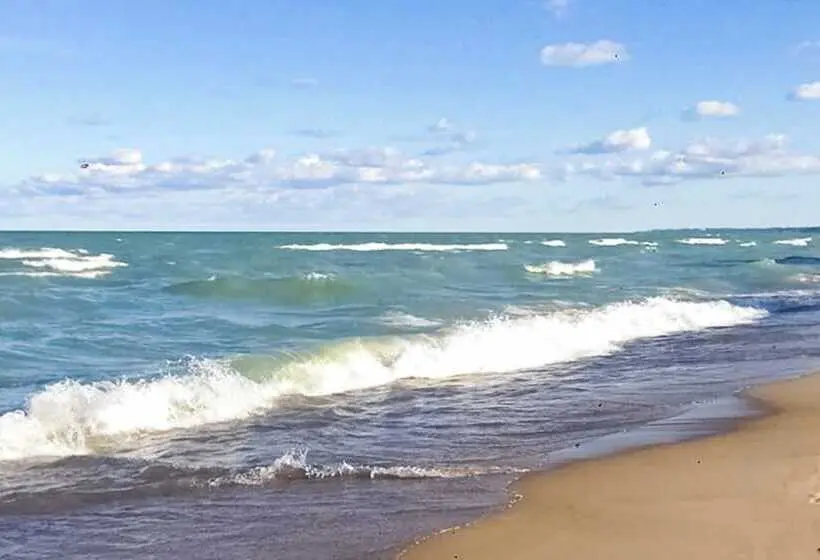 Steps To Beach & Lake Michigan! Family Retreat