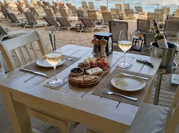 Velora Beach Otel