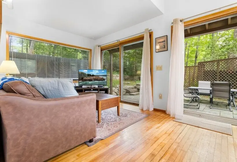Alluring Home With Full Kitchen, Furnished Patio, Washer/dryer & Private Yard