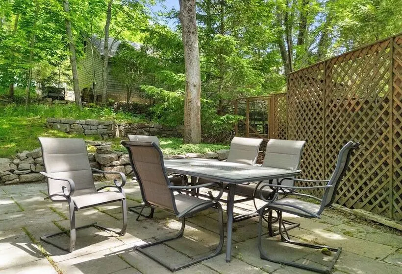 Alluring Home With Full Kitchen, Furnished Patio, Washer/dryer & Private Yard