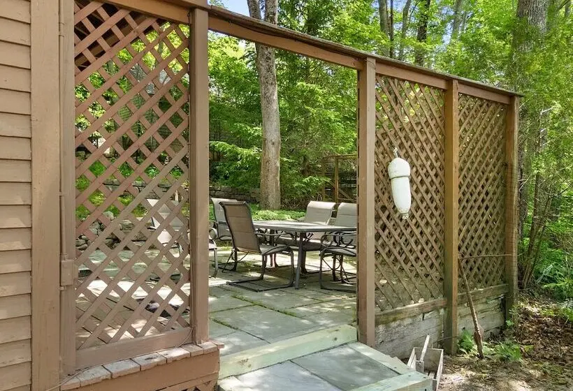 Alluring Home With Full Kitchen, Furnished Patio, Washer/dryer & Private Yard