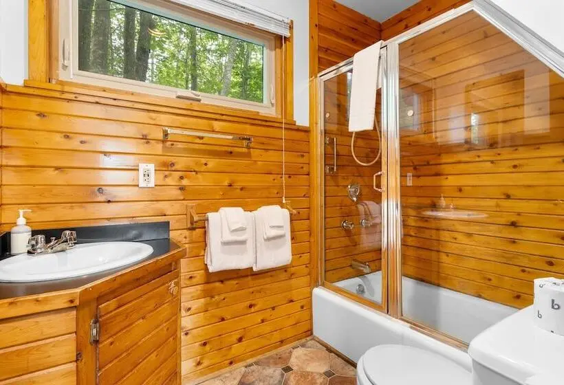 Alluring Home With Full Kitchen, Furnished Patio, Washer/dryer & Private Yard