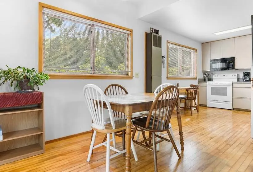 Alluring Home With Full Kitchen, Furnished Patio, Washer/dryer & Private Yard