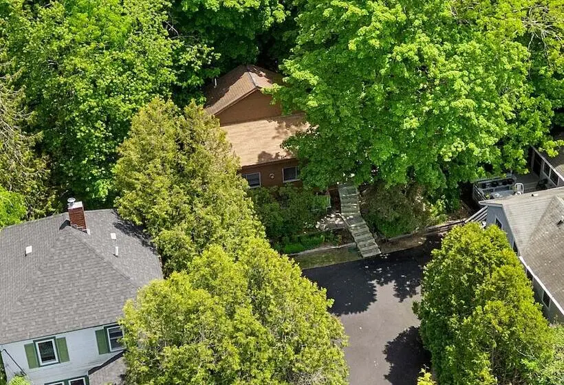 Alluring Home With Full Kitchen, Furnished Patio, Washer/dryer & Private Yard
