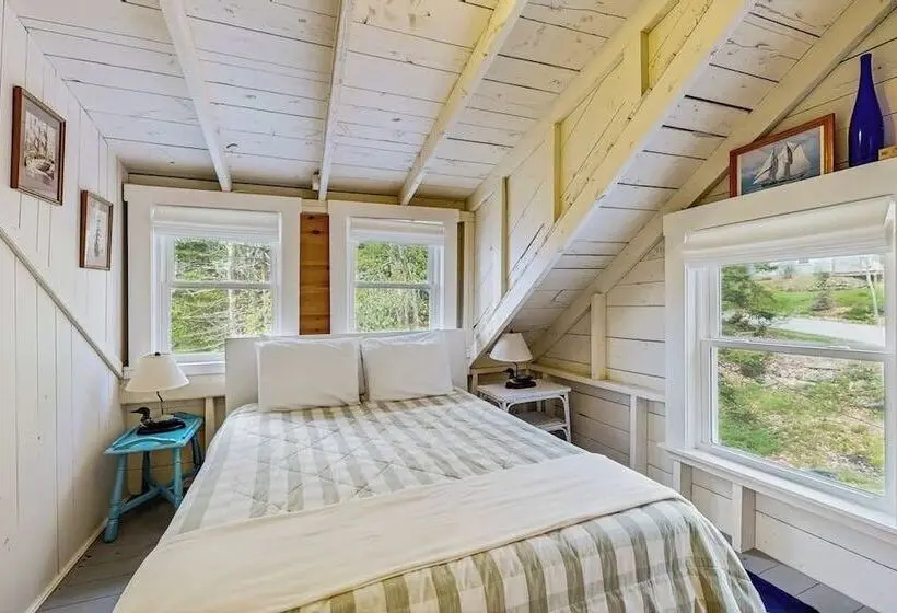 Bayfront Cottage With Fantastic Views & Minutes To Downtown Dog Friendly