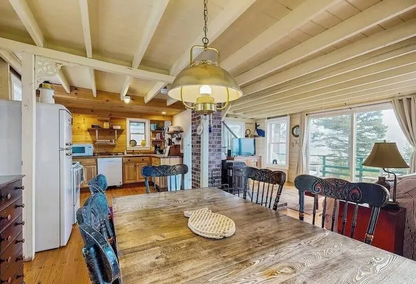 Bayfront Cottage With Fantastic Views & Minutes To Downtown Dog Friendly