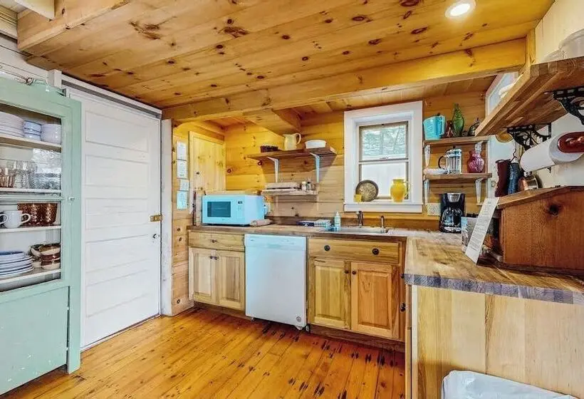 Bayfront Cottage With Fantastic Views & Minutes To Downtown Dog Friendly