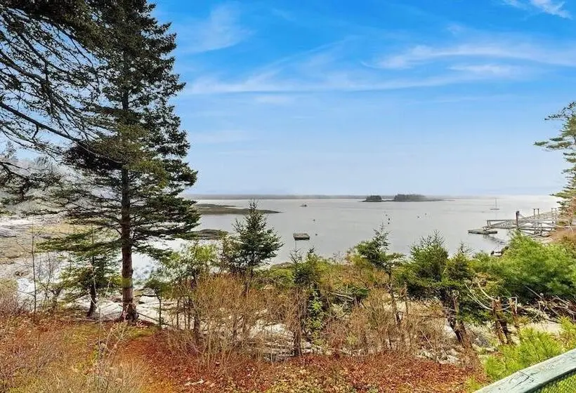 Bayfront Cottage With Fantastic Views & Minutes To Downtown Dog Friendly