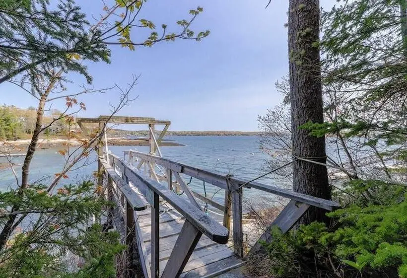 Bayfront Cottage With Fantastic Views & Minutes To Downtown Dog Friendly
