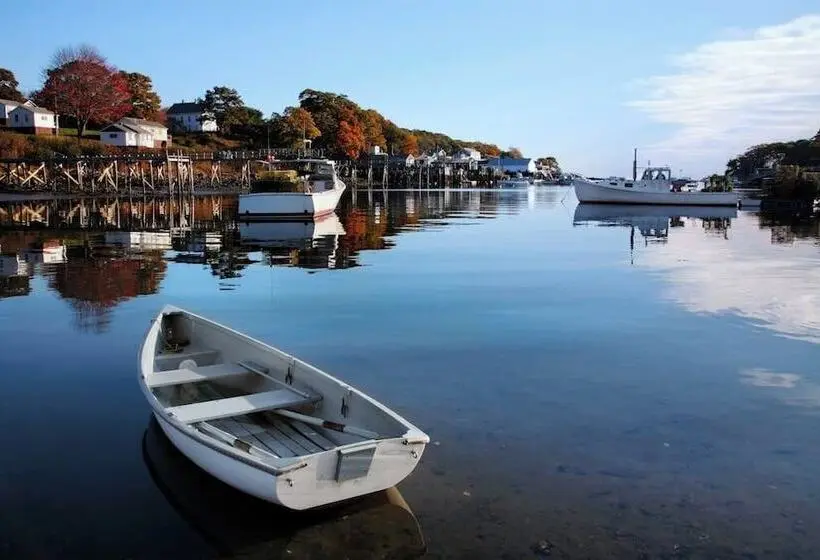 Bayfront Cottage With Fantastic Views & Minutes To Downtown Dog Friendly