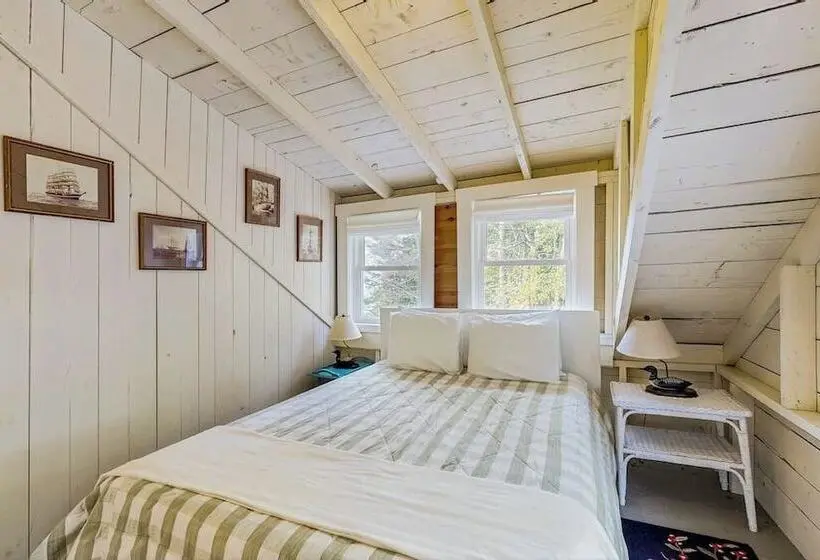 Bayfront Cottage With Fantastic Views & Minutes To Downtown Dog Friendly