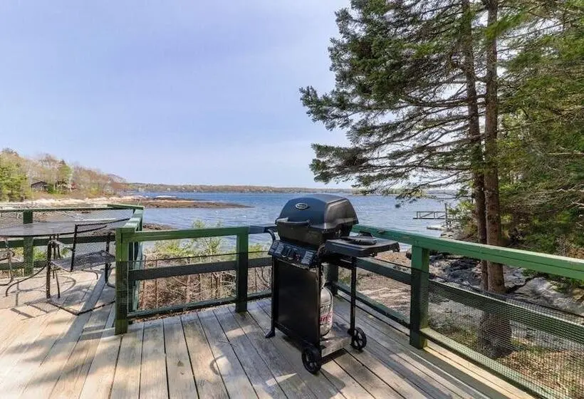 Bayfront Cottage With Fantastic Views & Minutes To Downtown Dog Friendly