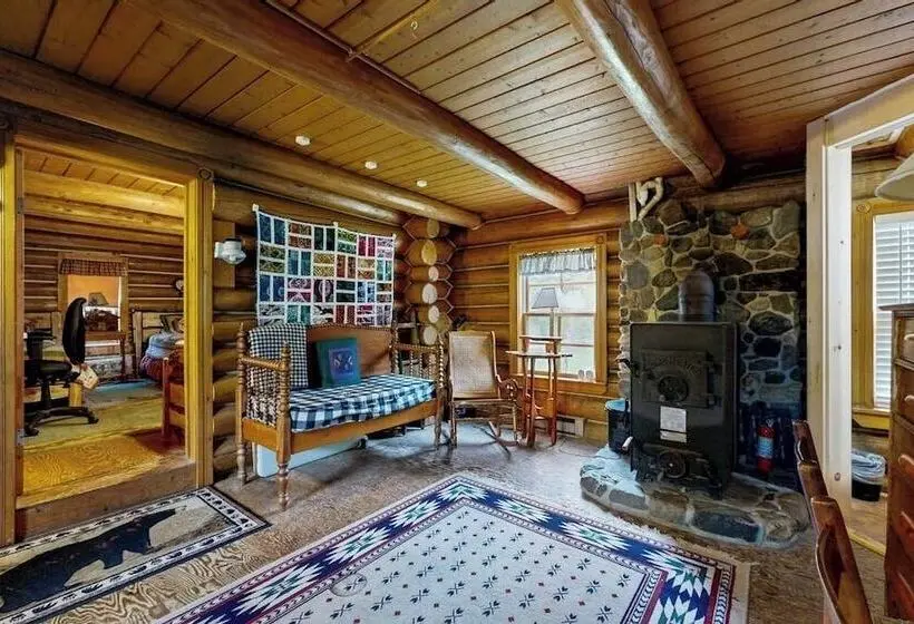 Charming Log Cabin On 50 Acres W/ Kayaks, Row Boat, Firepit, Skiing And More