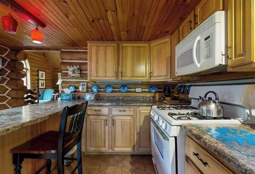 Charming Log Cabin On 50 Acres W/ Kayaks, Row Boat, Firepit, Skiing And More