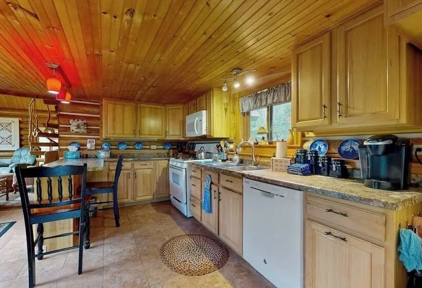 Charming Log Cabin On 50 Acres W/ Kayaks, Row Boat, Firepit, Skiing And More