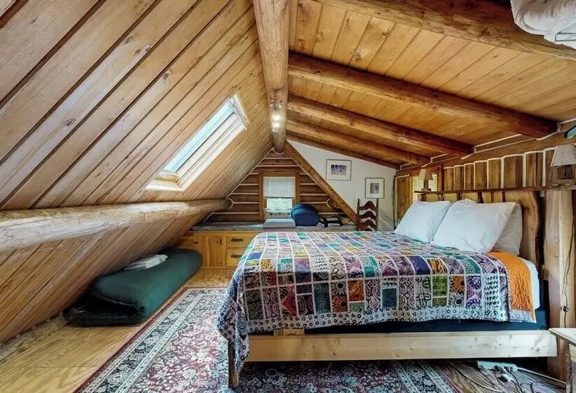 Charming Log Cabin On 50 Acres W/ Kayaks, Row Boat, Firepit, Skiing And More