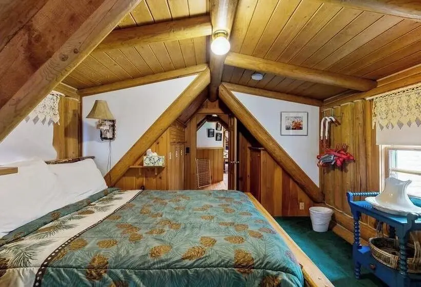 Charming Log Cabin On 50 Acres W/ Kayaks, Row Boat, Firepit, Skiing And More