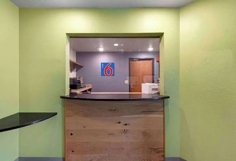 Motel 6 Suites Birmingham Pelham  Al