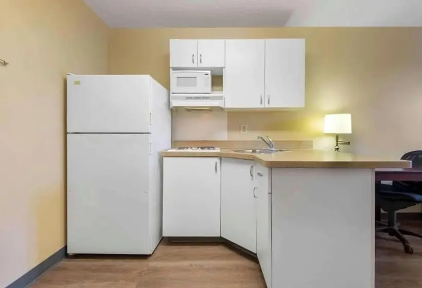 Motel 6 Suites Buffalo Amherst, Ny