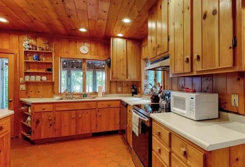 Private Waterfront Home With Large Deck & Deep Water Dock