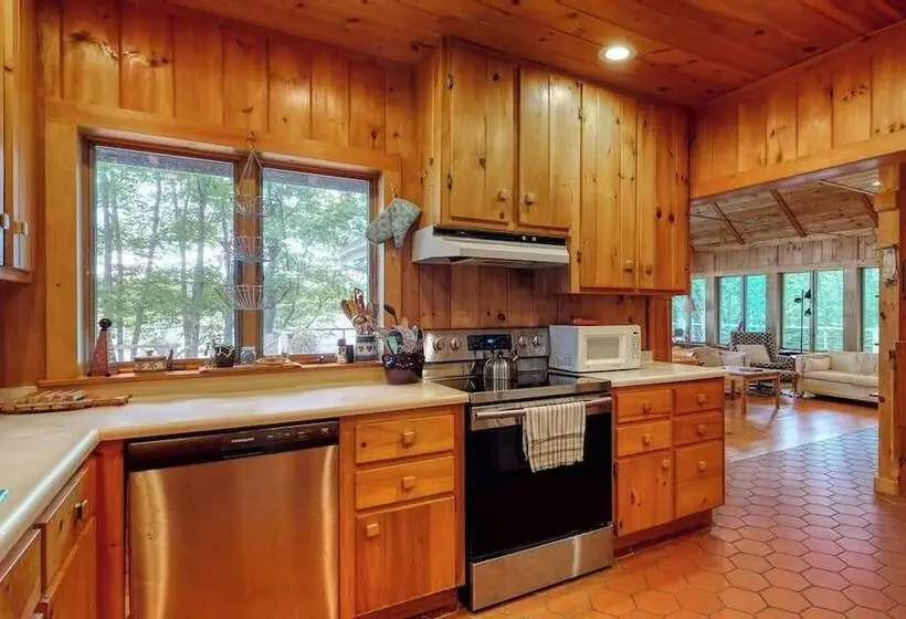 Private Waterfront Home With Large Deck & Deep Water Dock