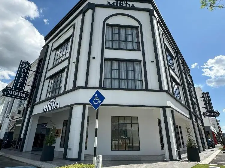 ホテル Mirda Puncak Alam