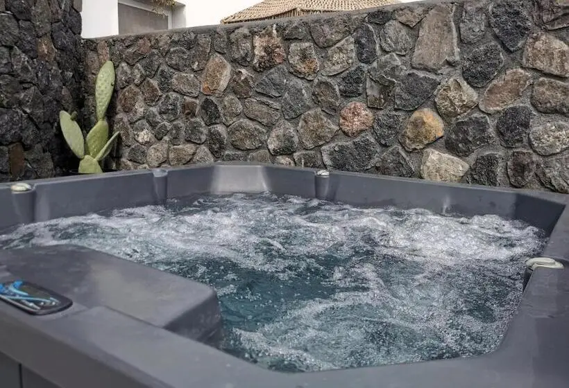 ホテル Alafropetra Luxury Suites
