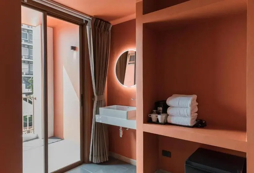 Blu Monkey Hub And Hotel Bangsaen