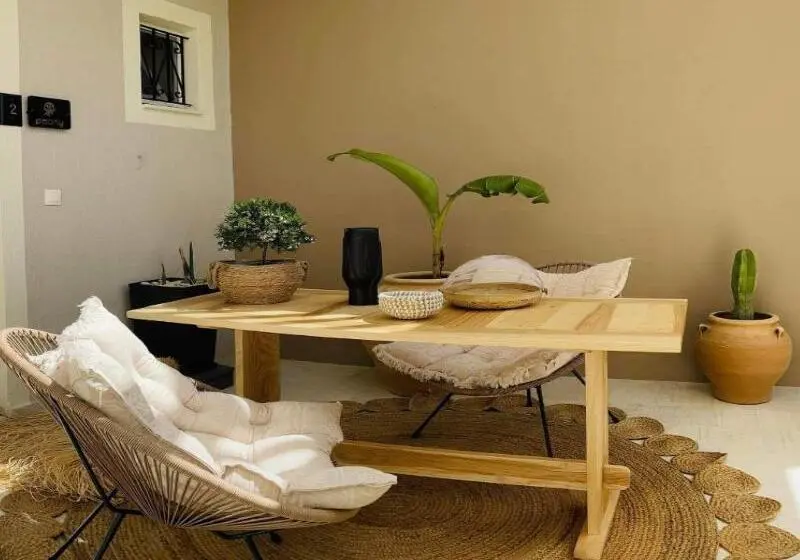 هتل Eora Studio