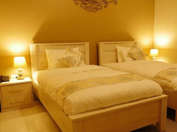 هتل Ivory Castle Limited