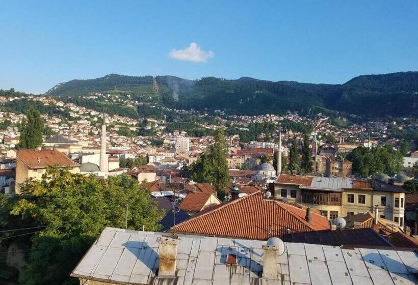 پانسیون Curovac View