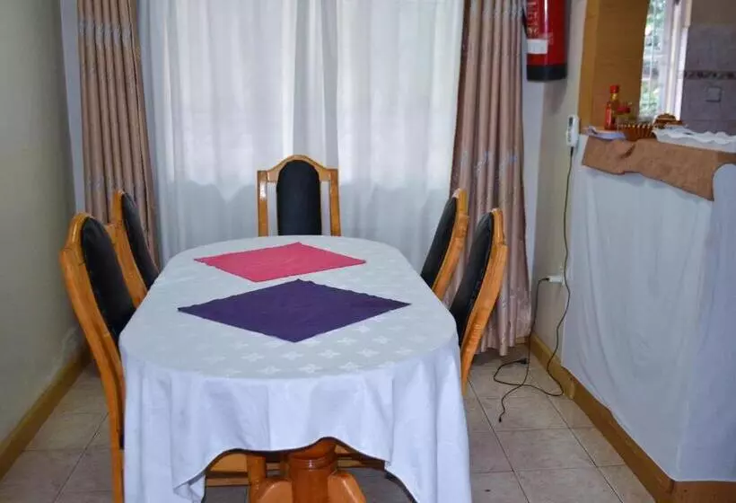 Bed and Breakfast Salient Guest House