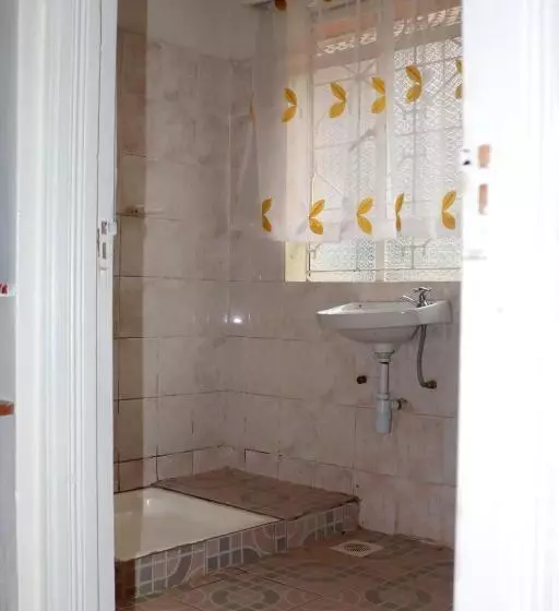 Bed and Breakfast Salient Guest House