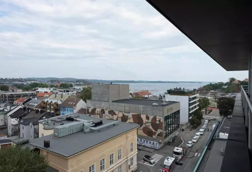 ホテル Dronningen