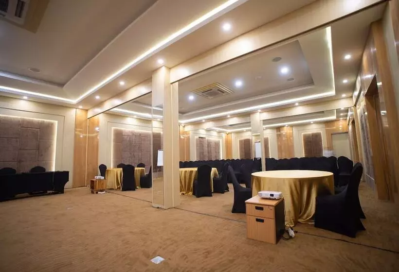 Luminor Hotel Banyuwangi By Wh