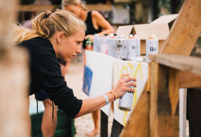 Progress Outdoor Surf Hostel