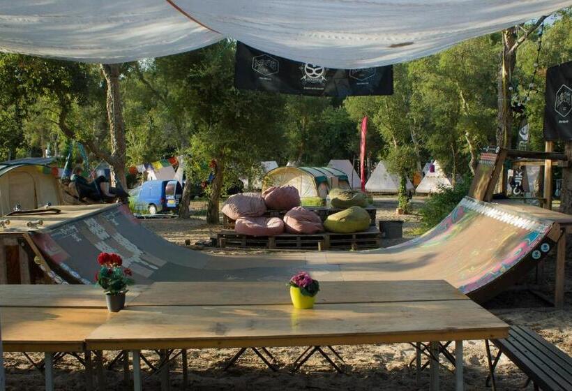 Progress Outdoor Surf Hostel