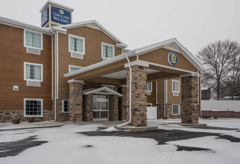 Cobblestone Hotel & Suites Hutchinson