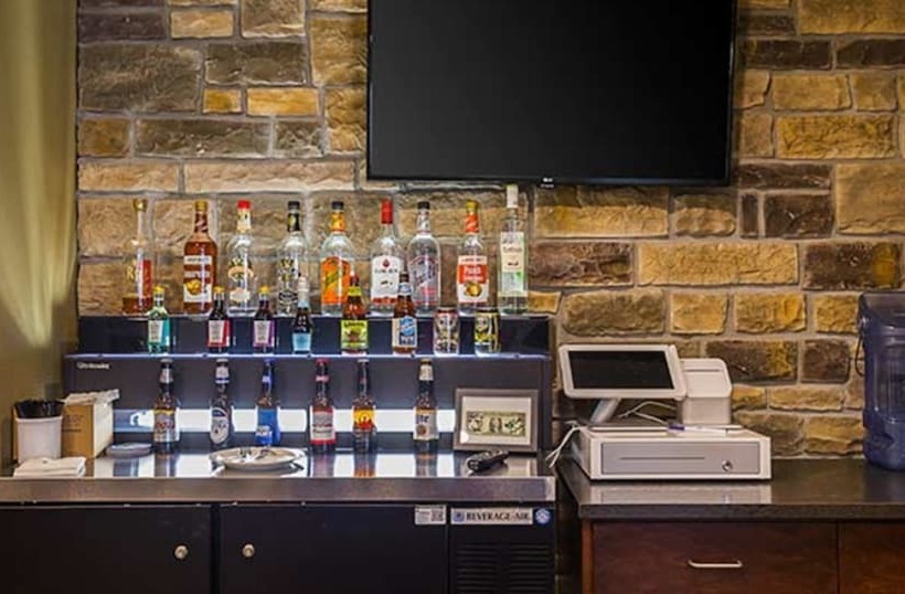 Cobblestone Hotel & Suites Hutchinson