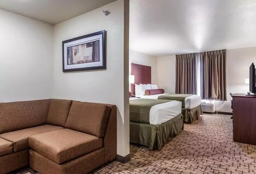 Cobblestone Hotel & Suites   Hutchinson