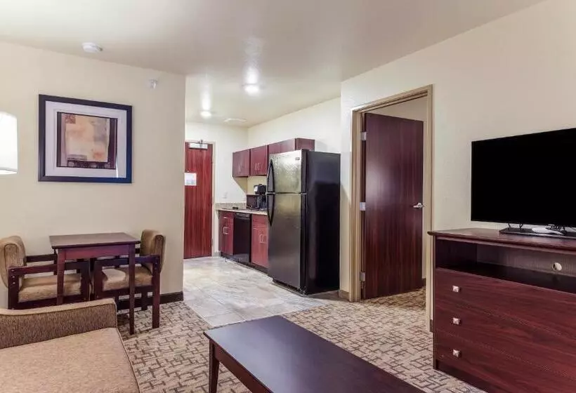 Cobblestone Hotel & Suites   Hutchinson