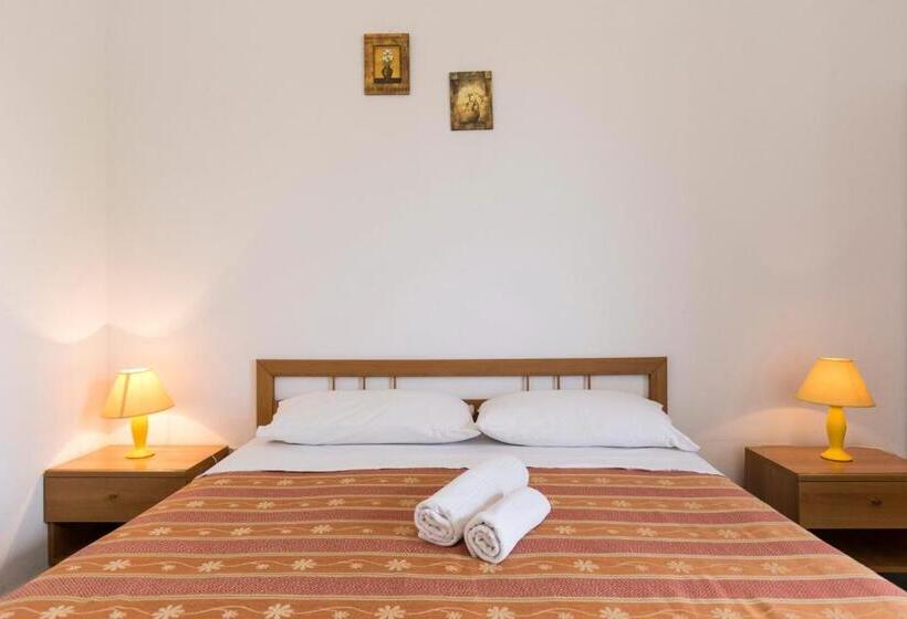 펜션 Europa Rooms And Restaurant