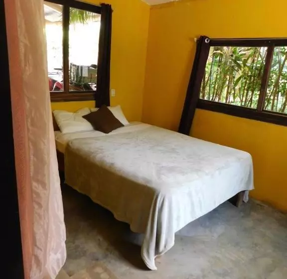 Retkeilymaja Chill Inn Nosara