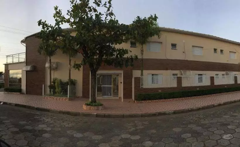 ホテル Basilio Reformado Pelo Sbt