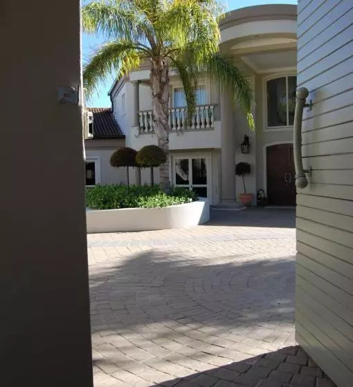 ベッドアンドブレックファースト Maison Le Pur Sang