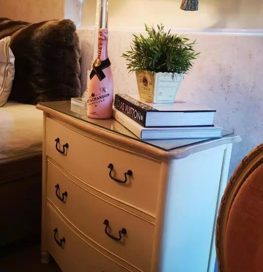 ベッドアンドブレックファースト Maison Le Pur Sang