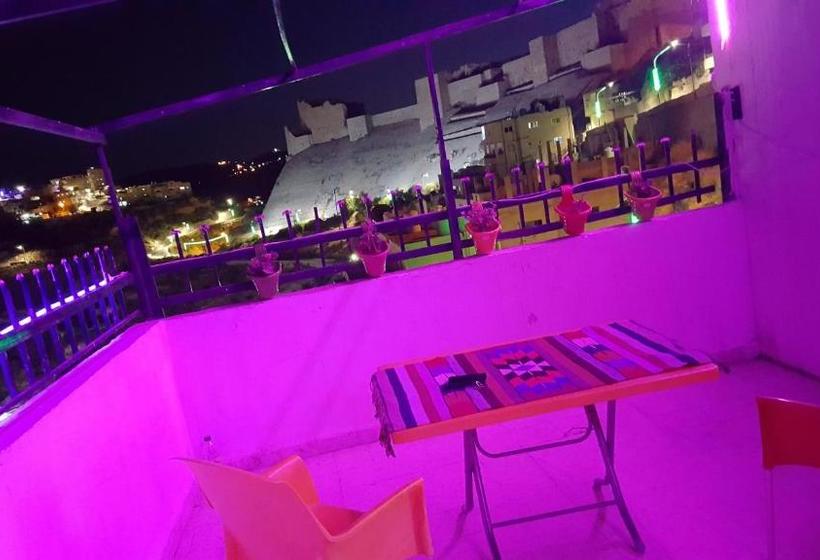 پانسیون Karak House