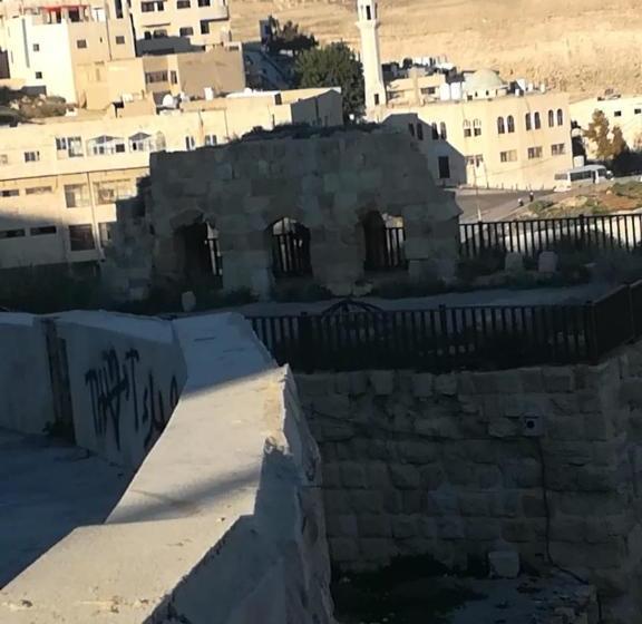 پانسیون Karak House