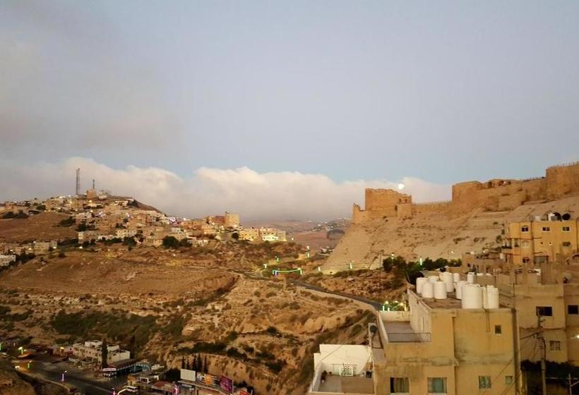 پانسیون Karak House