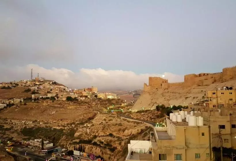 پانسیون Karak House